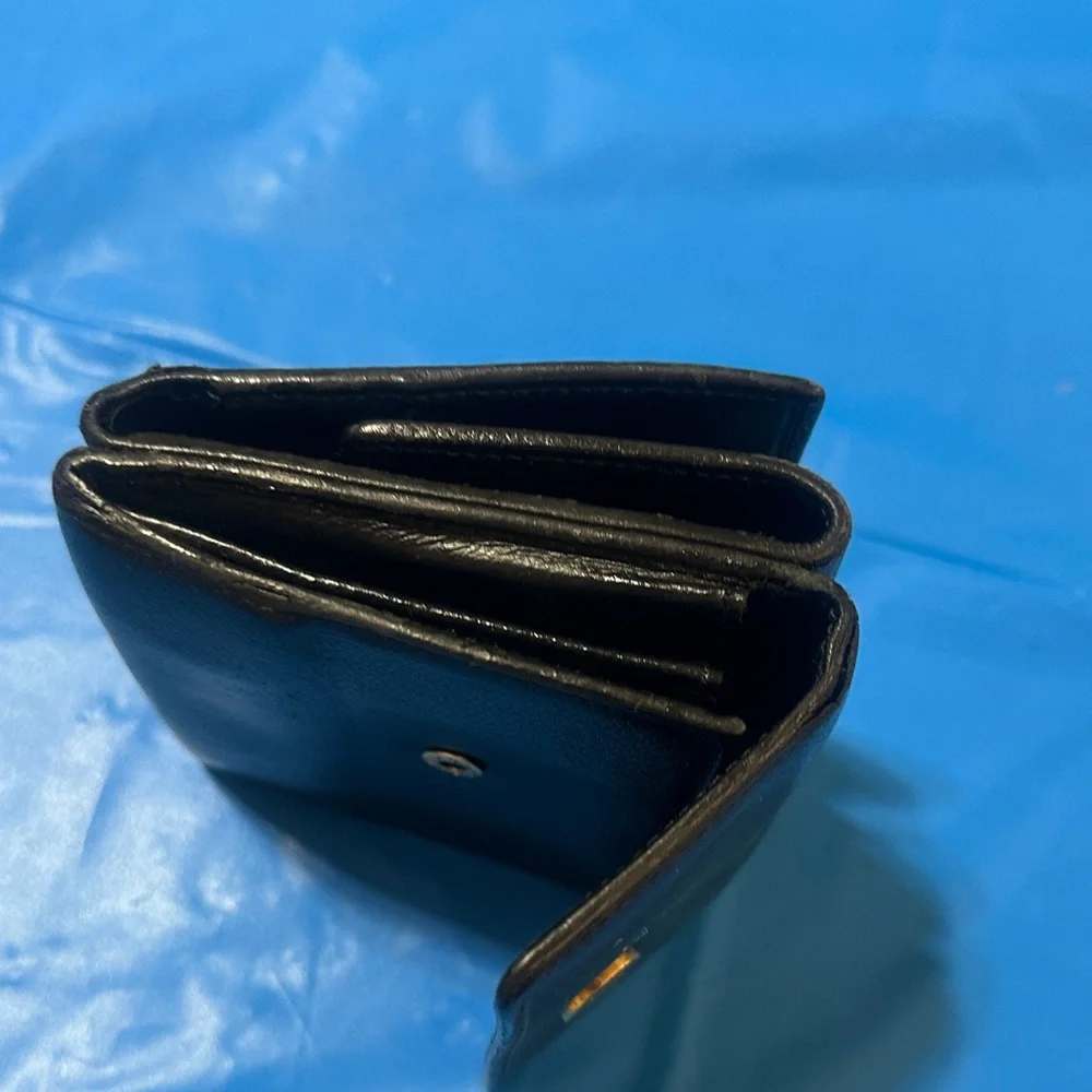 CHANEL Black Caviar Leather Compact Wallet with Gold CC Medallion - Picture 4 of 8